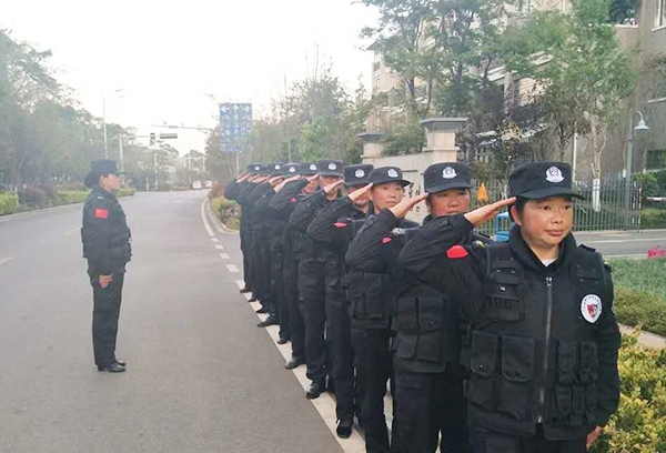 寶山隊列訓練中的紳頓保安