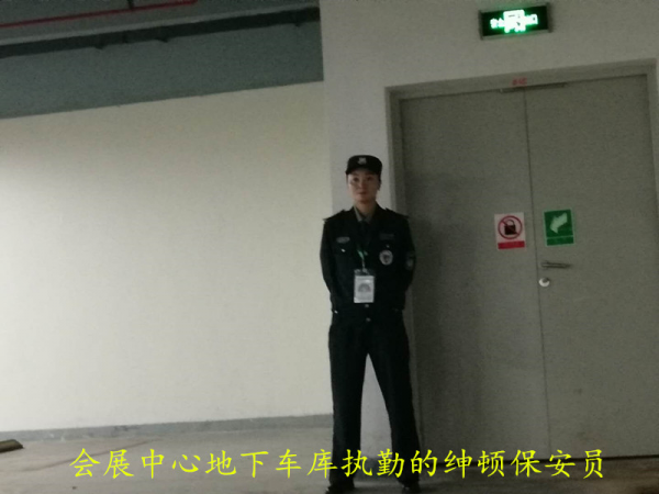 寶山地下車庫執(zhí)勤的保安